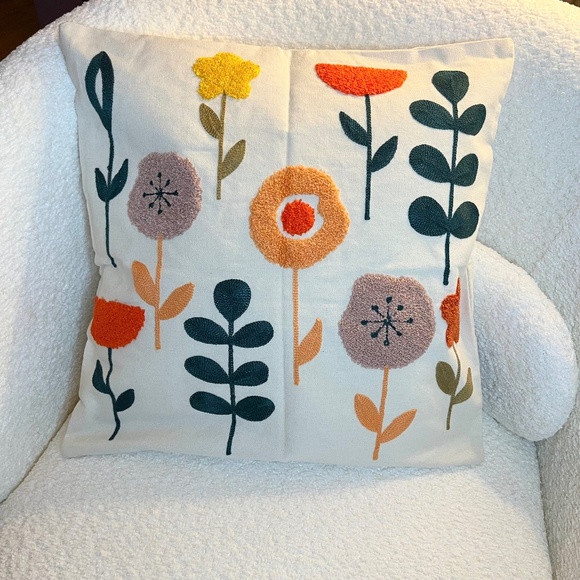 2PC Playful Garden Embroidered Pillowcase - Picture 1 of 6